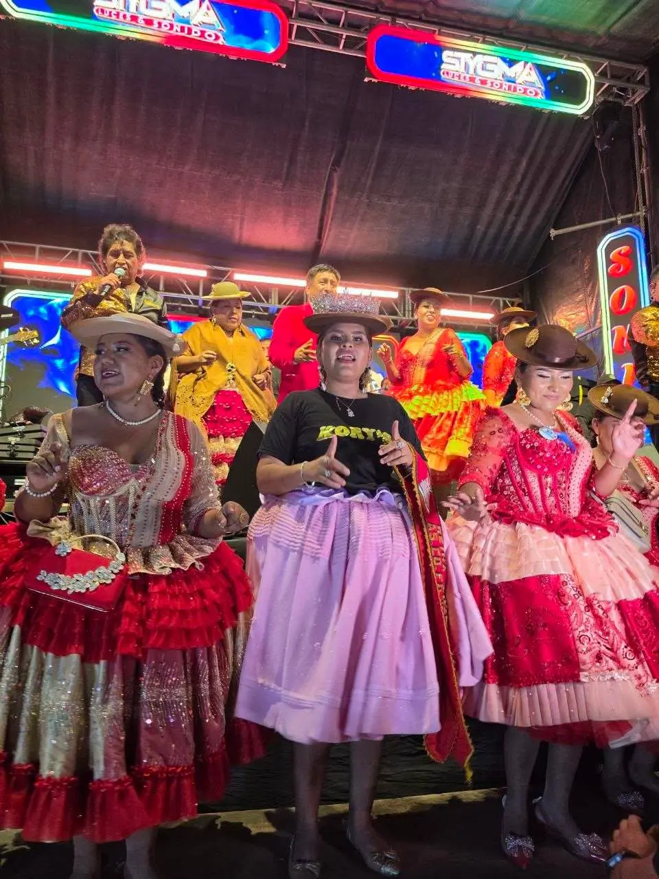 Siempre Korys junto a artistas de la cultura boliviana